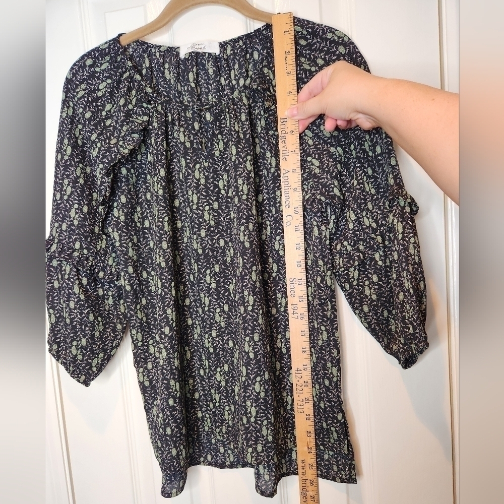 NWOT Beacon Apparel 3/4 Length Sleeve Ruffled Top Navy/Green Size XS - Picture 3 of 16